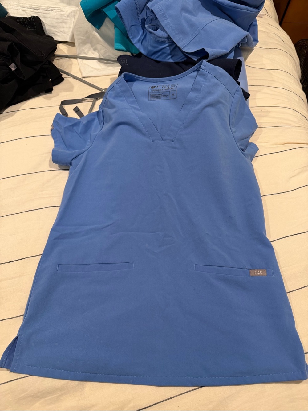 Figs Women's V-Neck Top in ceil blue